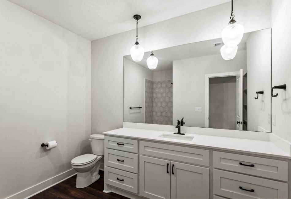 mirror-in-bathroom แต่งห้องน้ำขนาดเล็กให้สวยด้วยกระจก