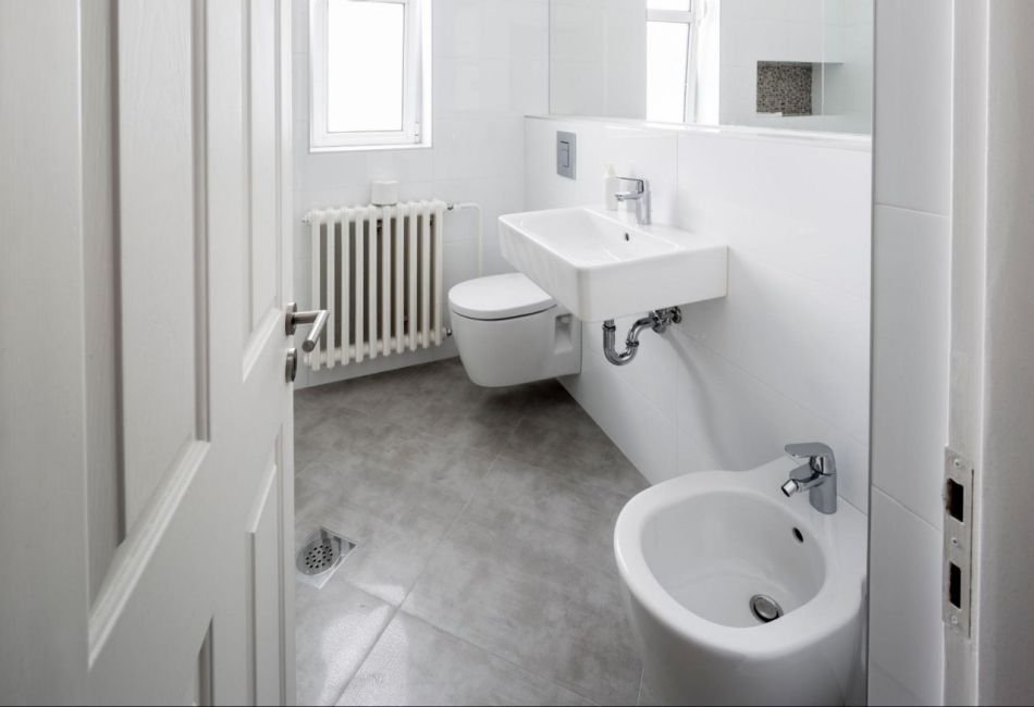 bathroom-window การแต่งห้องน้ำแบบมีหน้าต่าง